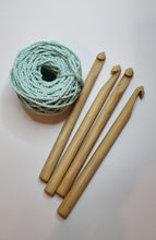 Cargar imagen en el visor de la galería, Crochet de Madera